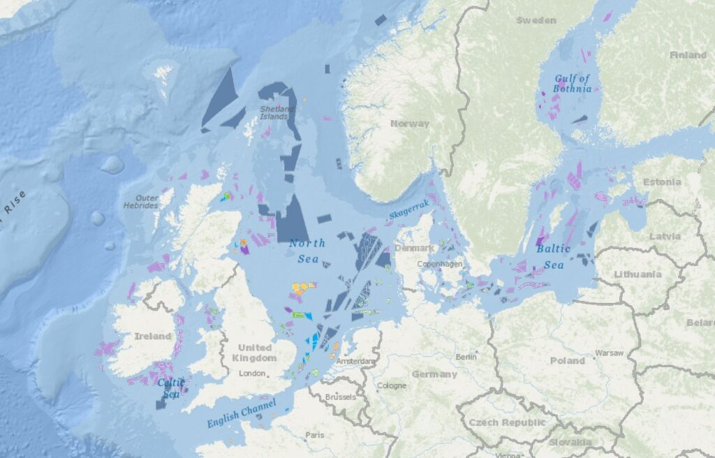 Cartographie des parcs éoliens en service et en projet (Baltique, Mer du Nord, Manche et mer d’Irlande)